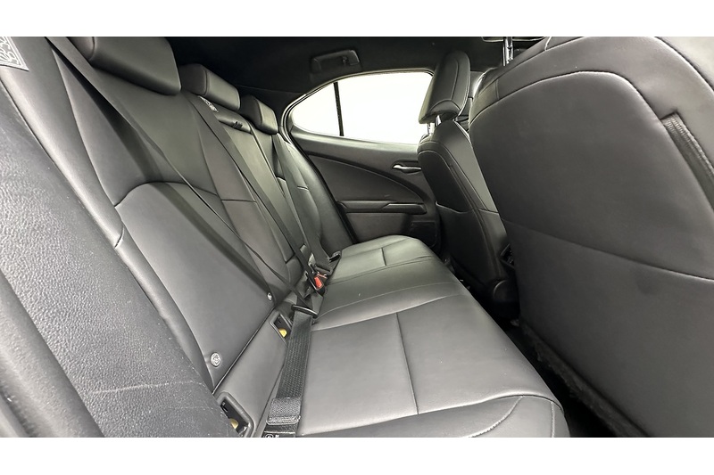 Lexus UX 250h Premium Sport Edition - U2180
