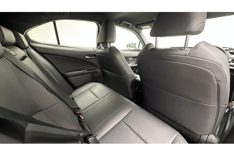Lexus UX 250h Premium Sport Edition - U2180