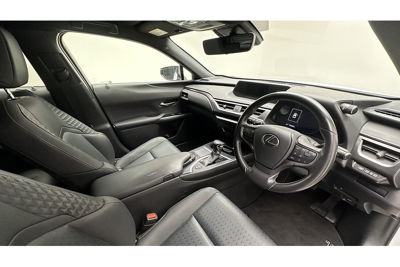 Lexus UX 250h Premium Sport Edition - U2180