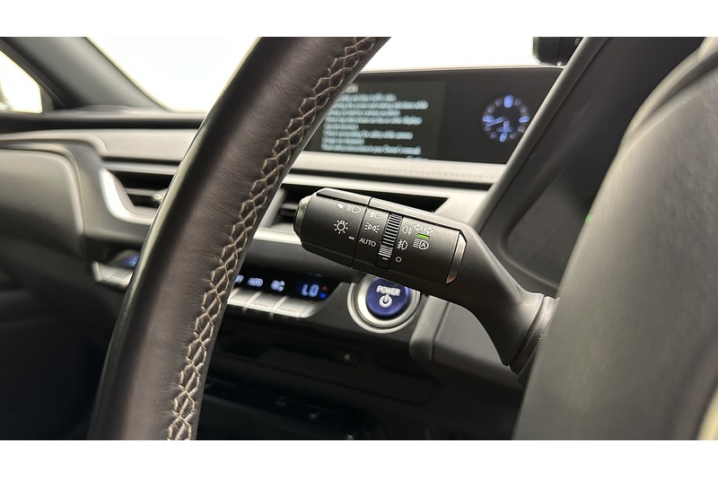 Lexus UX 250h Premium Sport Edition - U2180