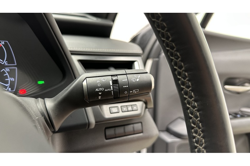 Lexus UX 250h Premium Sport Edition - U2180