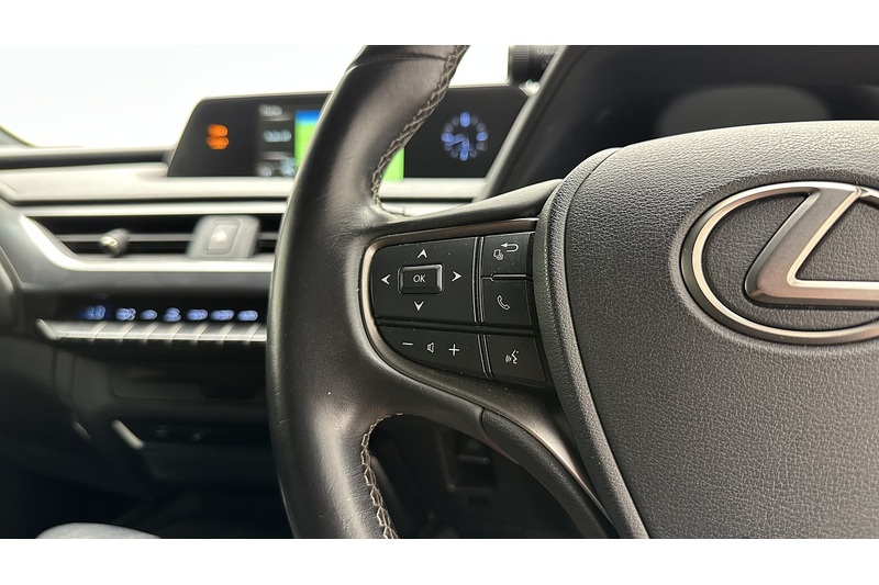 Lexus UX 250h Premium Sport Edition - U2180