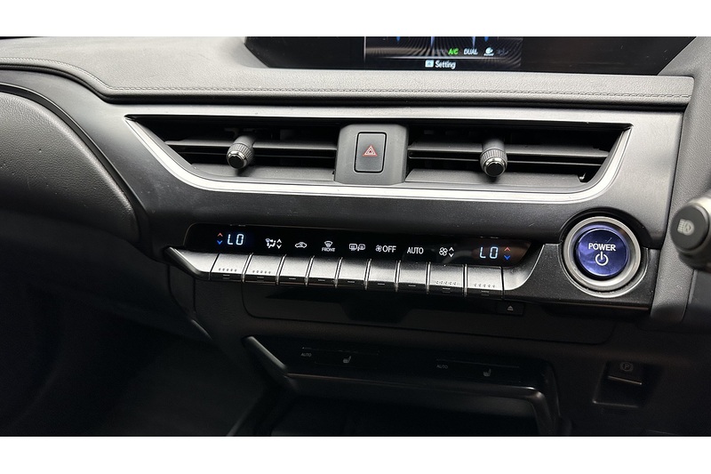 Lexus UX 250h Premium Sport Edition - U2180
