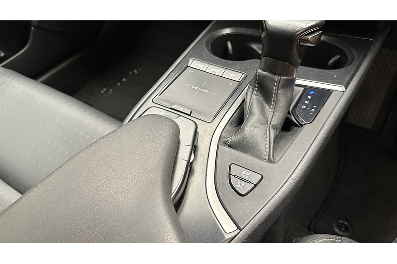 Lexus UX 250h Premium Sport Edition - U2180