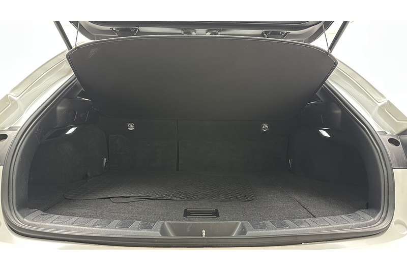 Lexus UX 250h Premium Sport Edition - U2180