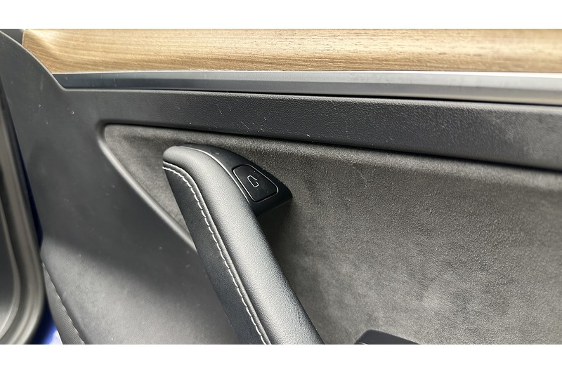 Tesla Model 3 Long Range - U2217