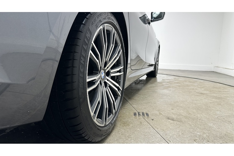 BMW 3 Series 320i M Sport - U2224