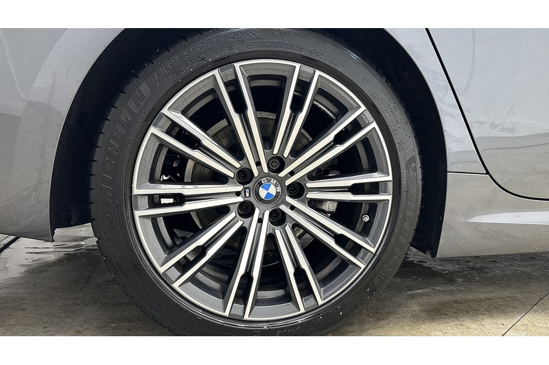 BMW 3 Series 320i M Sport - U2224