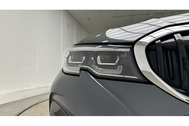 BMW 3 Series 320i M Sport - U2224