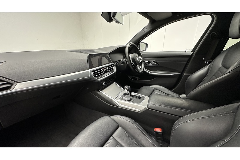 BMW 3 Series 320i M Sport - U2224