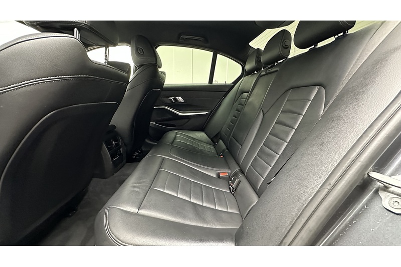 BMW 3 Series 320i M Sport - U2224