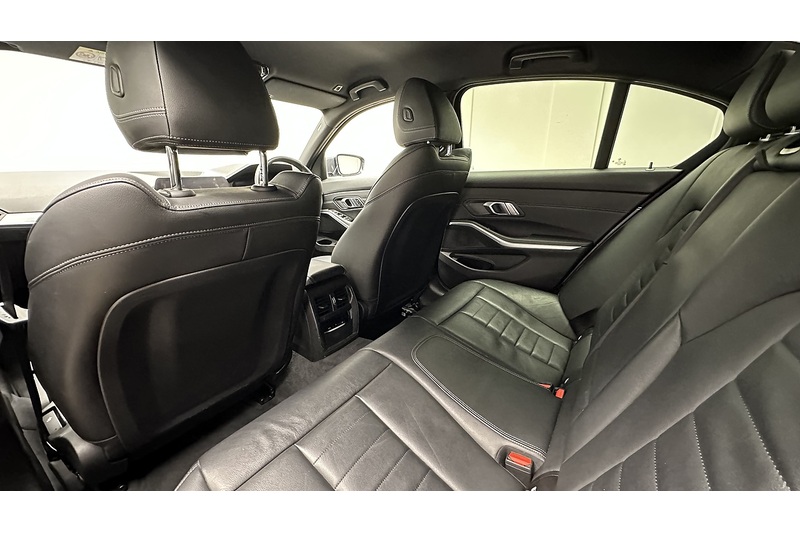 BMW 3 Series 320i M Sport - U2224