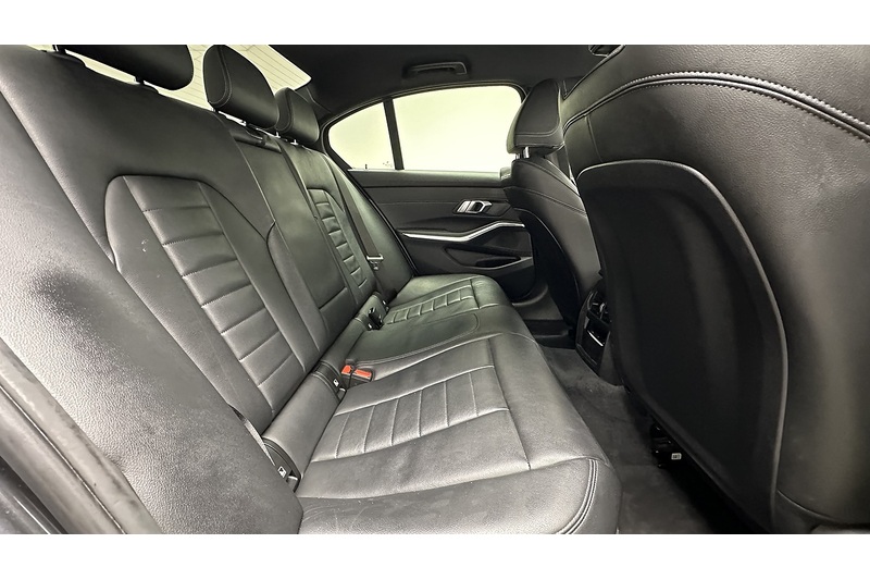 BMW 3 Series 320i M Sport - U2224