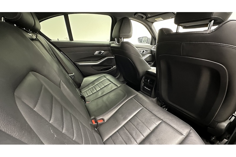 BMW 3 Series 320i M Sport - U2224