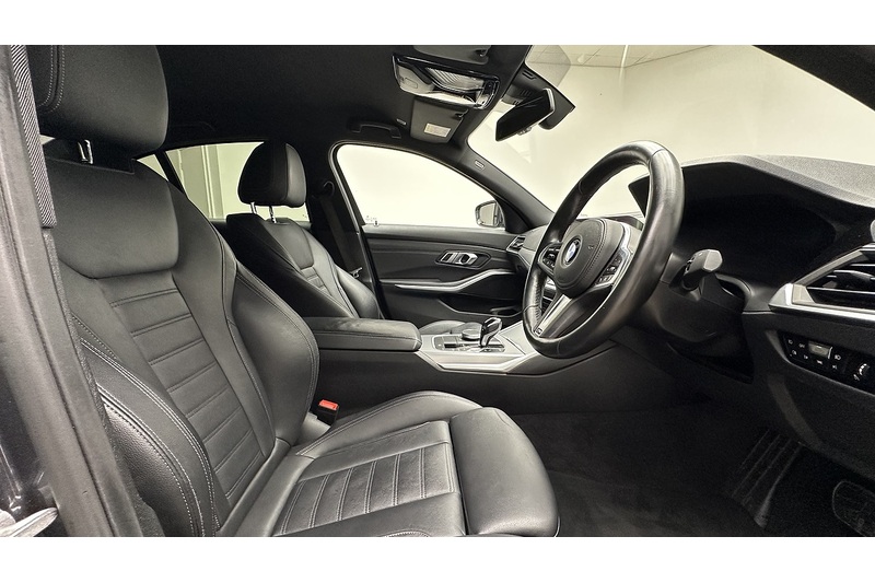 BMW 3 Series 320i M Sport - U2224