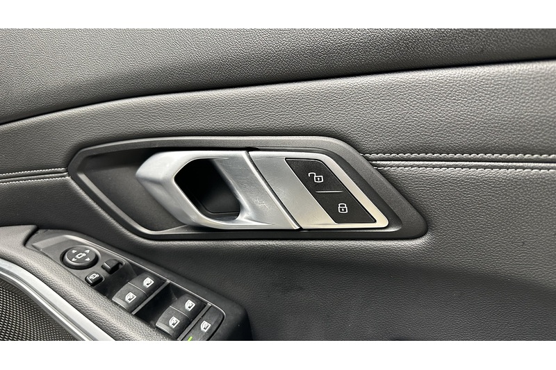 BMW 3 Series 320i M Sport - U2224