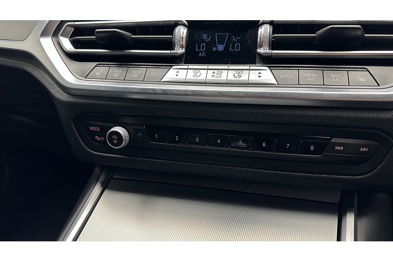 BMW 3 Series 320i M Sport - U2224