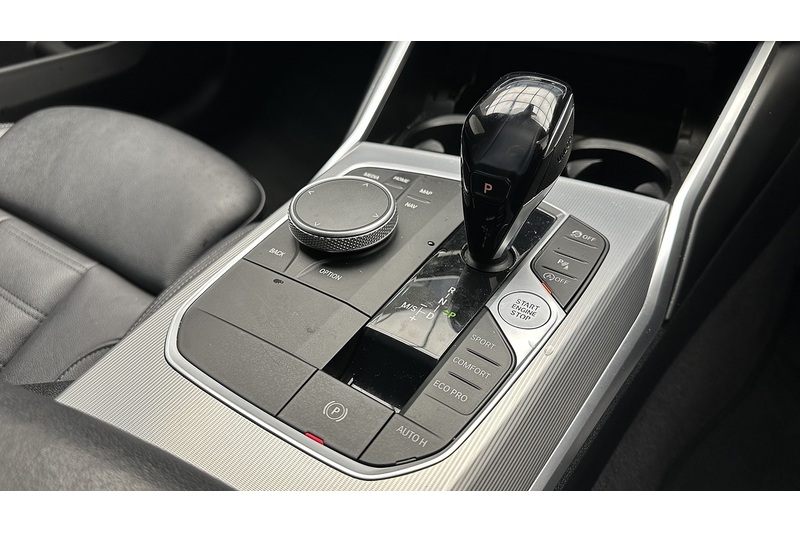 BMW 3 Series 320i M Sport - U2224