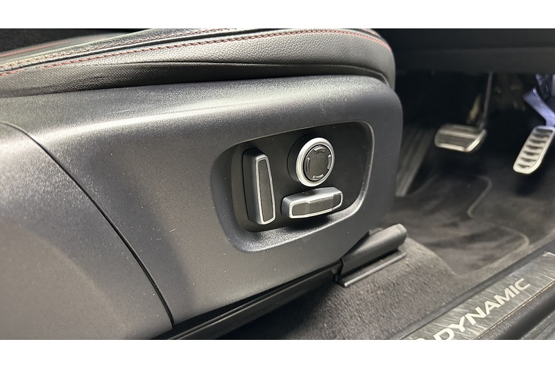 Land Rover Discovery Sport P300e R-Dynamic SE - U2230