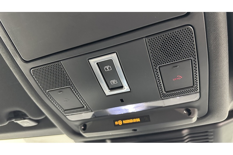 Land Rover Discovery Sport P300e R-Dynamic SE - U2230