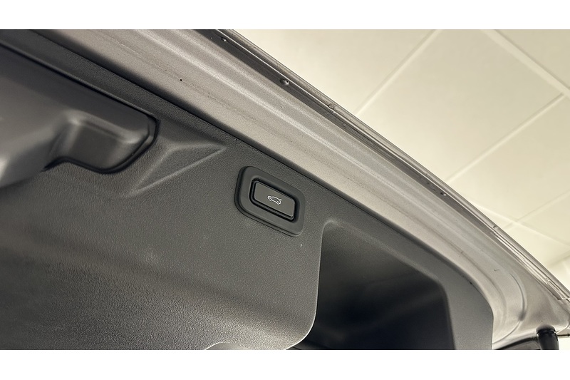 Land Rover Discovery Sport P300e R-Dynamic SE - U2230