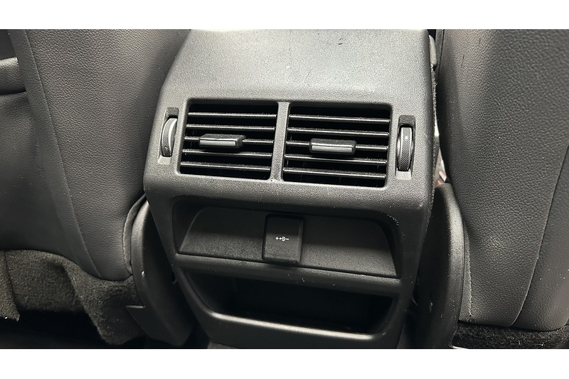 Land Rover Discovery Sport P300e R-Dynamic SE - U2237