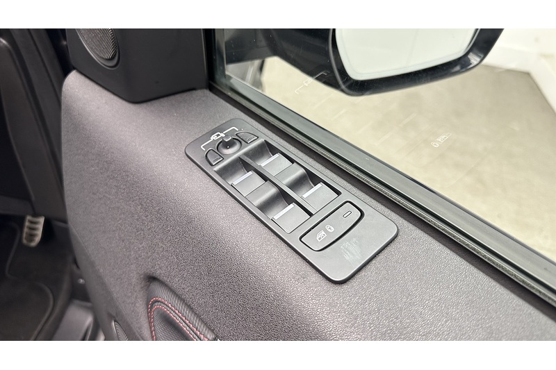 Land Rover Discovery Sport P300e R-Dynamic SE - U2237