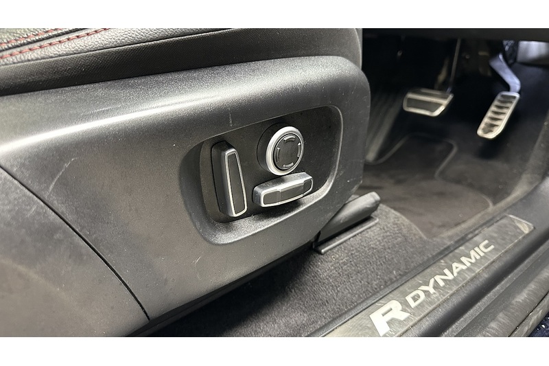 Land Rover Discovery Sport P300e R-Dynamic SE - U2237