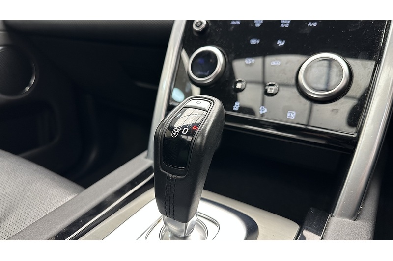 Land Rover Discovery Sport P300e R-Dynamic SE - U2237