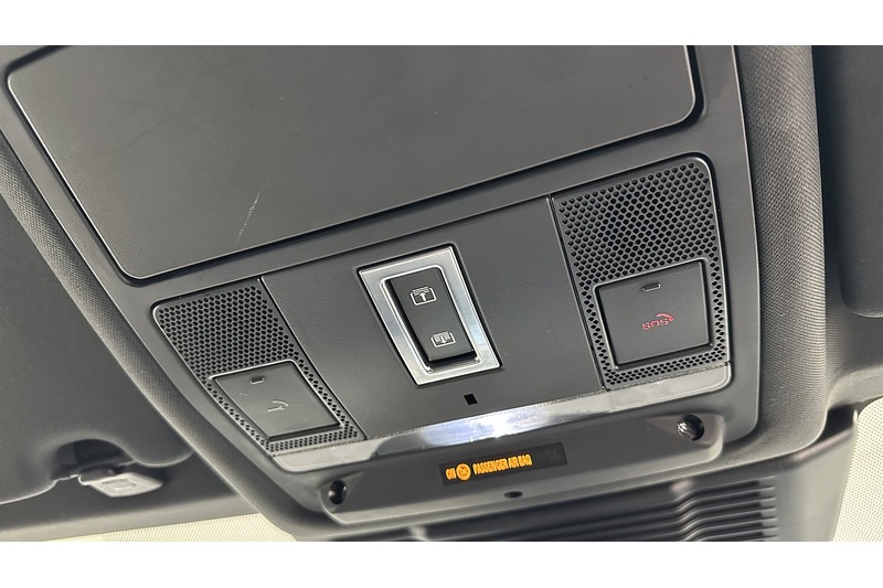 Land Rover Discovery Sport P300e R-Dynamic SE - U2237