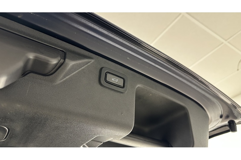 Land Rover Discovery Sport P300e R-Dynamic SE - U2237