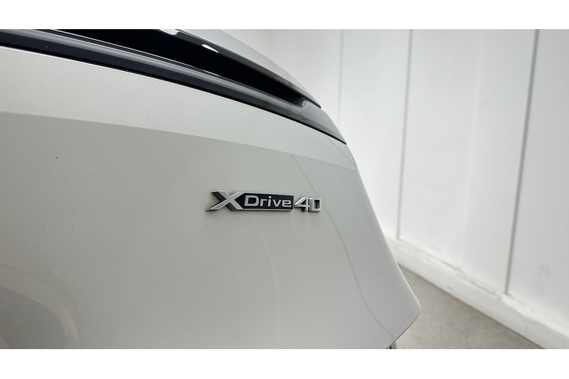 BMW iX 40 M Sport - U2269