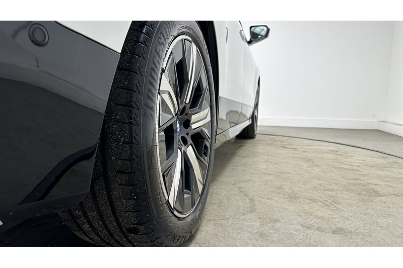 BMW iX 40 M Sport - U2269