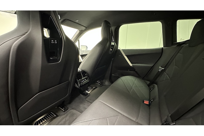 BMW iX 40 M Sport - U2269