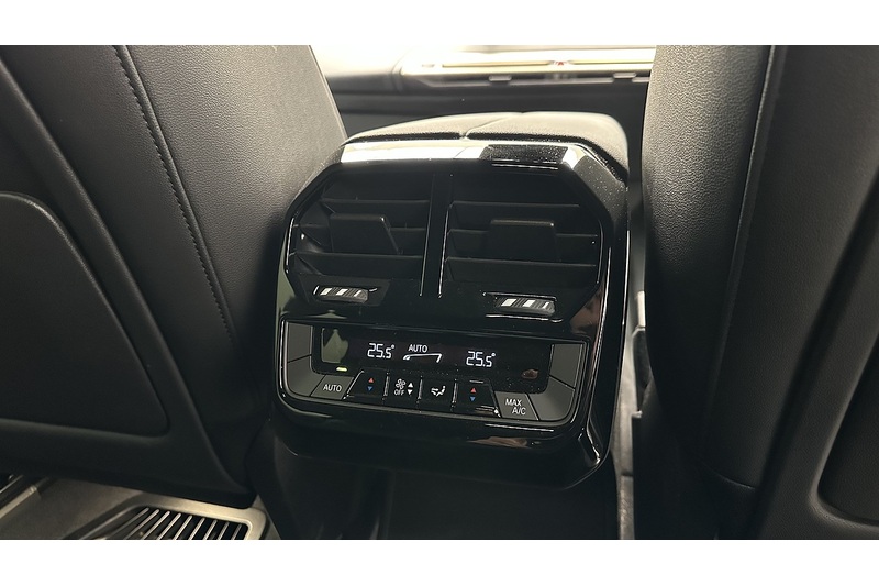 BMW iX 40 M Sport - U2269