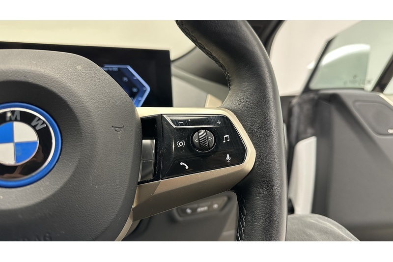 BMW iX 40 M Sport - U2269