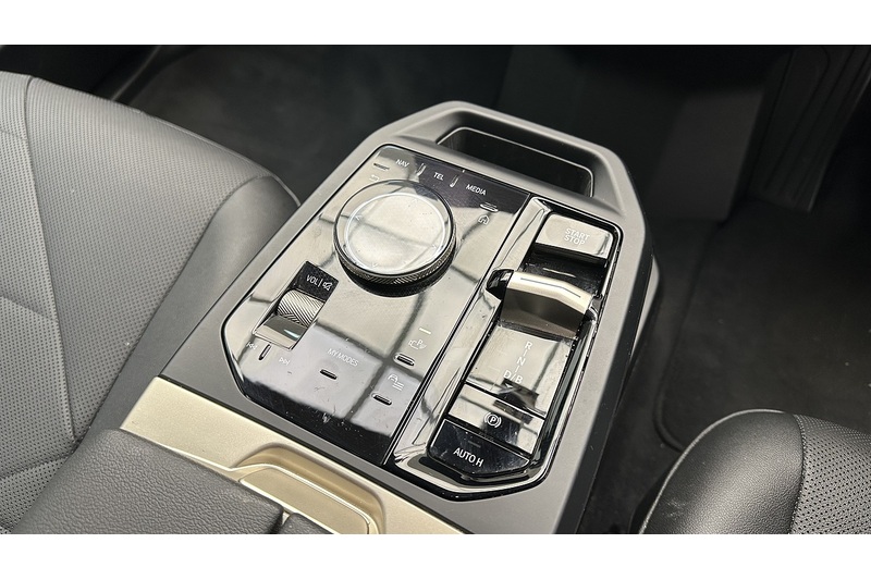 BMW iX 40 M Sport - U2269