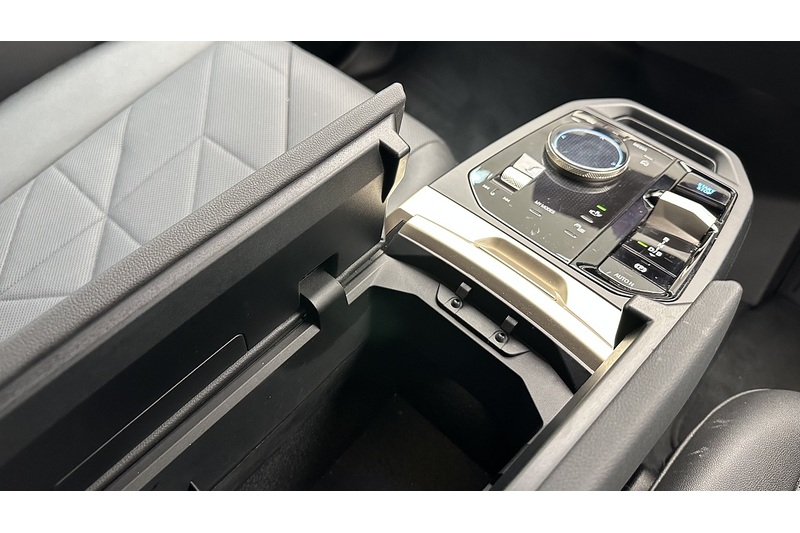 BMW iX 40 M Sport - U2269