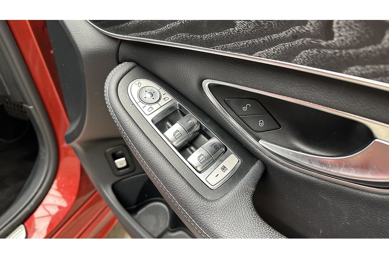 Mercedes-Benz C Class C300d AMG Line Edition - U2281