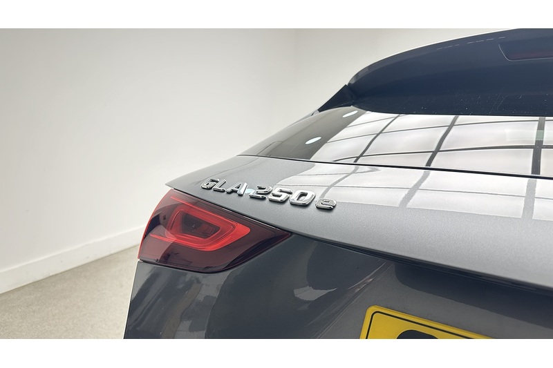 Mercedes-Benz GLA GLA250e Exclusive Edition - U2298