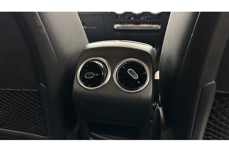 Mercedes-Benz EQA EQA 350 AMG Line - U2399