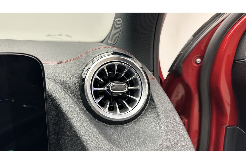 Mercedes-Benz EQA EQA 350 AMG Line - U2399