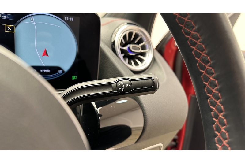 Mercedes-Benz EQA EQA 350 AMG Line - U2399