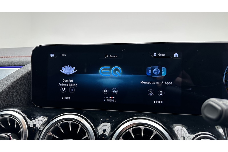 Mercedes-Benz EQA EQA 350 AMG Line - U2399