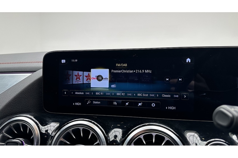 Mercedes-Benz EQA EQA 350 AMG Line - U2399