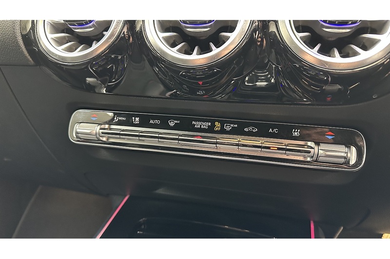 Mercedes-Benz EQA EQA 350 AMG Line - U2399