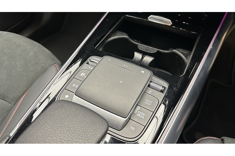 Mercedes-Benz EQA EQA 350 AMG Line - U2399