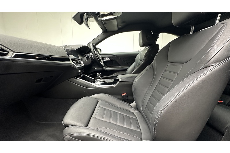 BMW 2 Series 220i M Sport - U2421