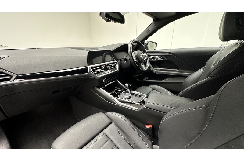 BMW 2 Series 220i M Sport - U2421