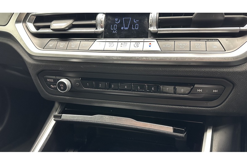 BMW 2 Series 220i M Sport - U2421